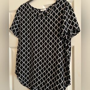 -PLEIONE Black & White Geometric Women's Top. Cap sleeve. Sheer. Size Medium